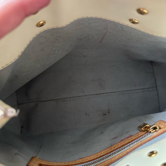 Authentic Used Y2K Louis Vuitton Vernis Reade PM in Marshmallow - Picture 10 of 11